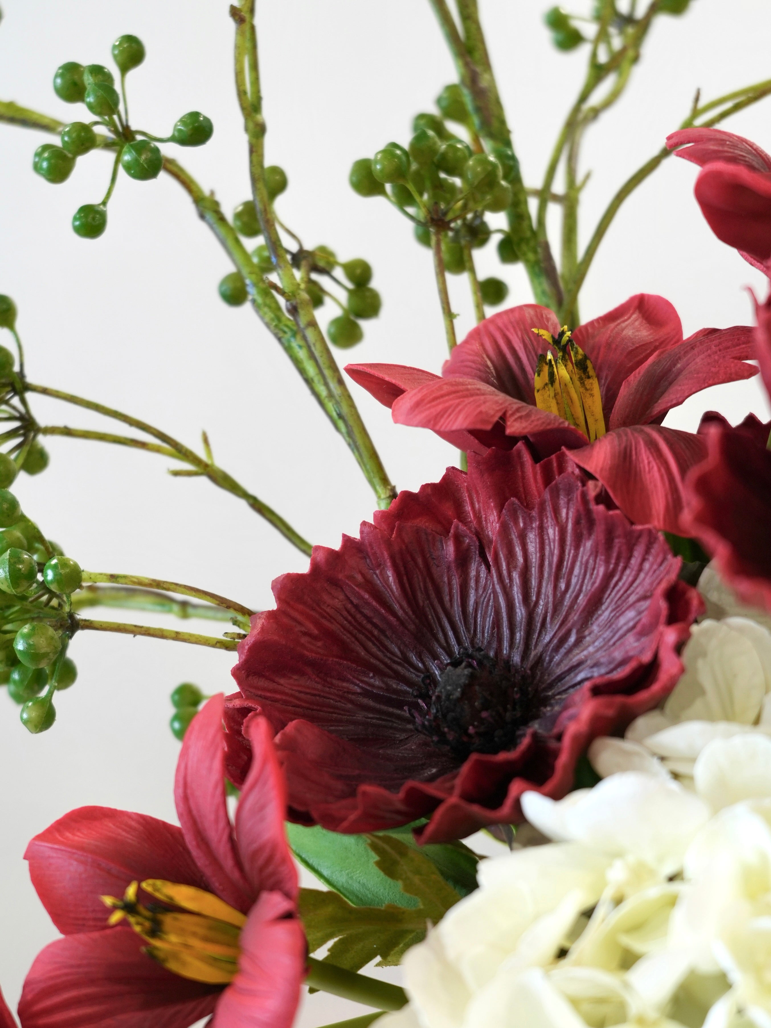 THE EVE - Soft Cream, Red & Green