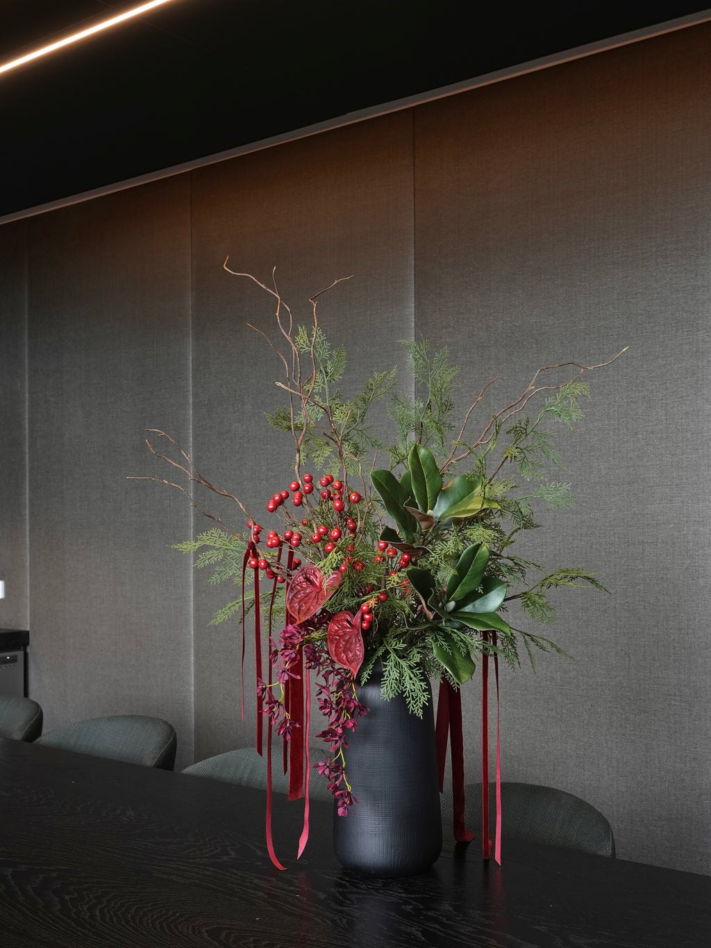 THE SYLAS - Green Foliage & Dark Red