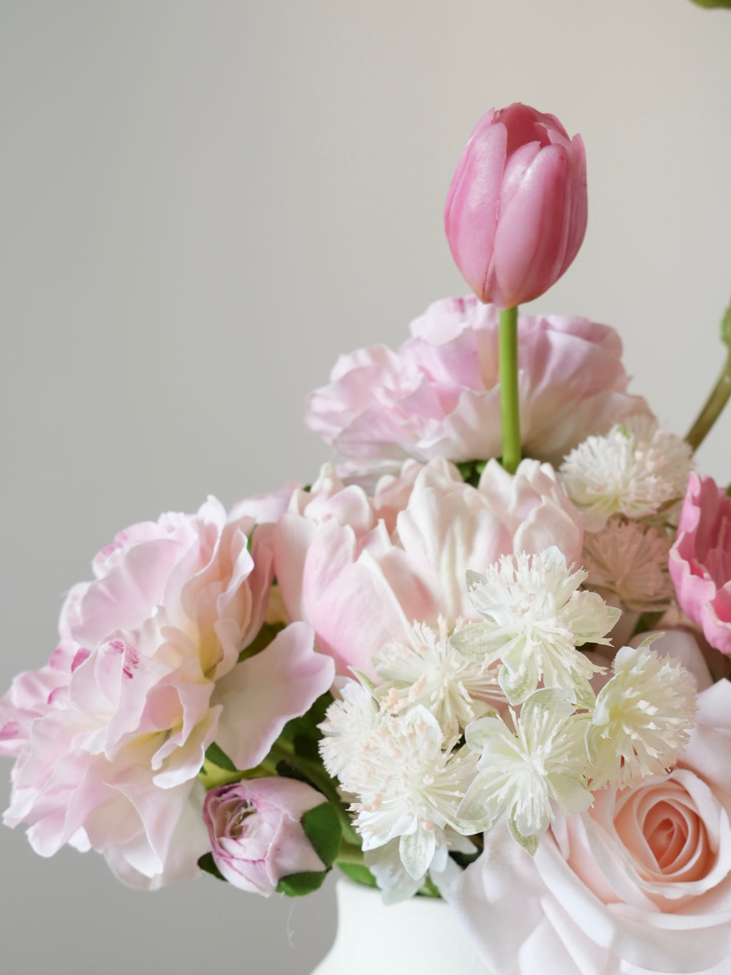 THE AMIRA - Soft Pink and White