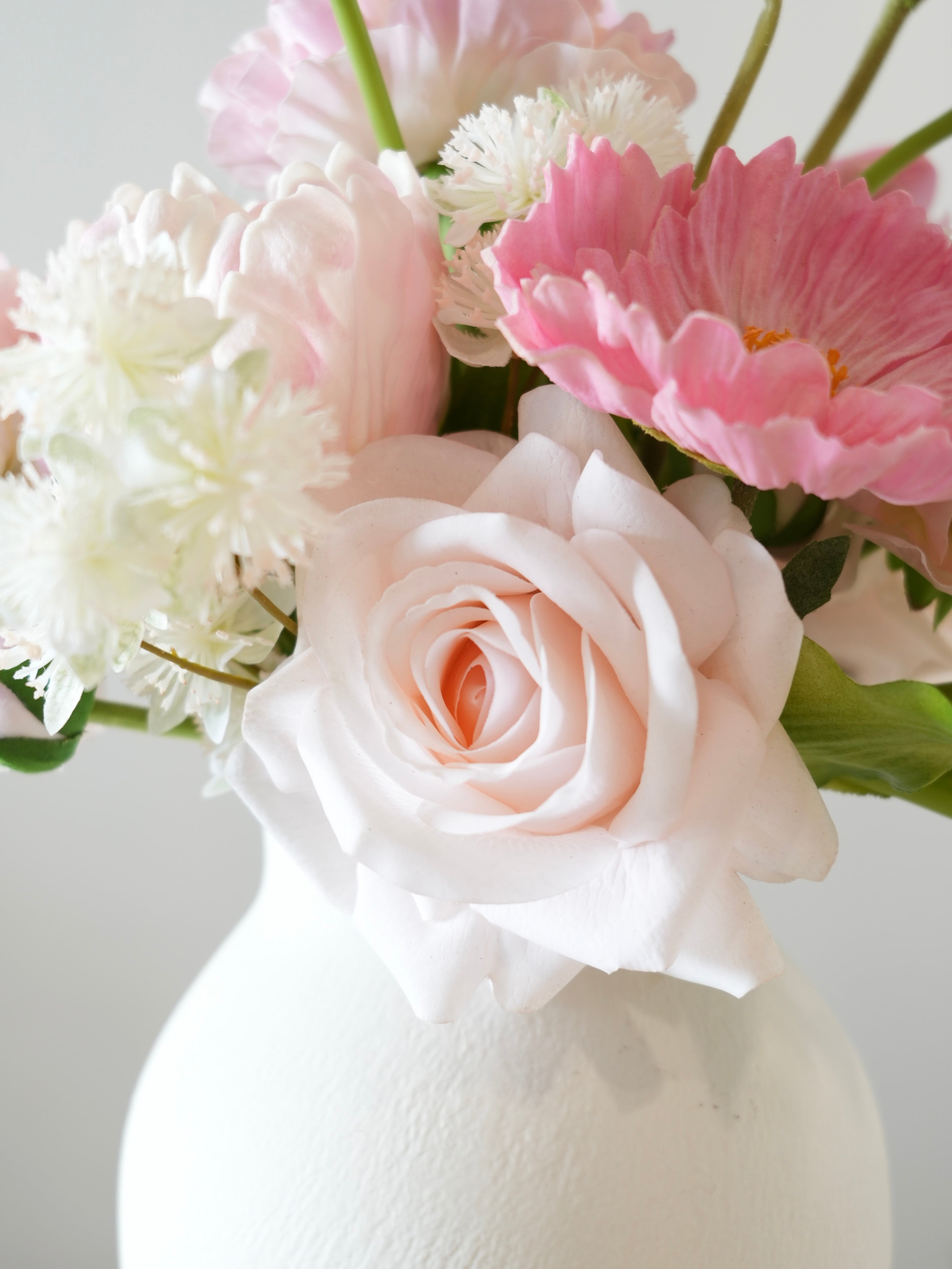 THE AMIRA - Soft Pink and White