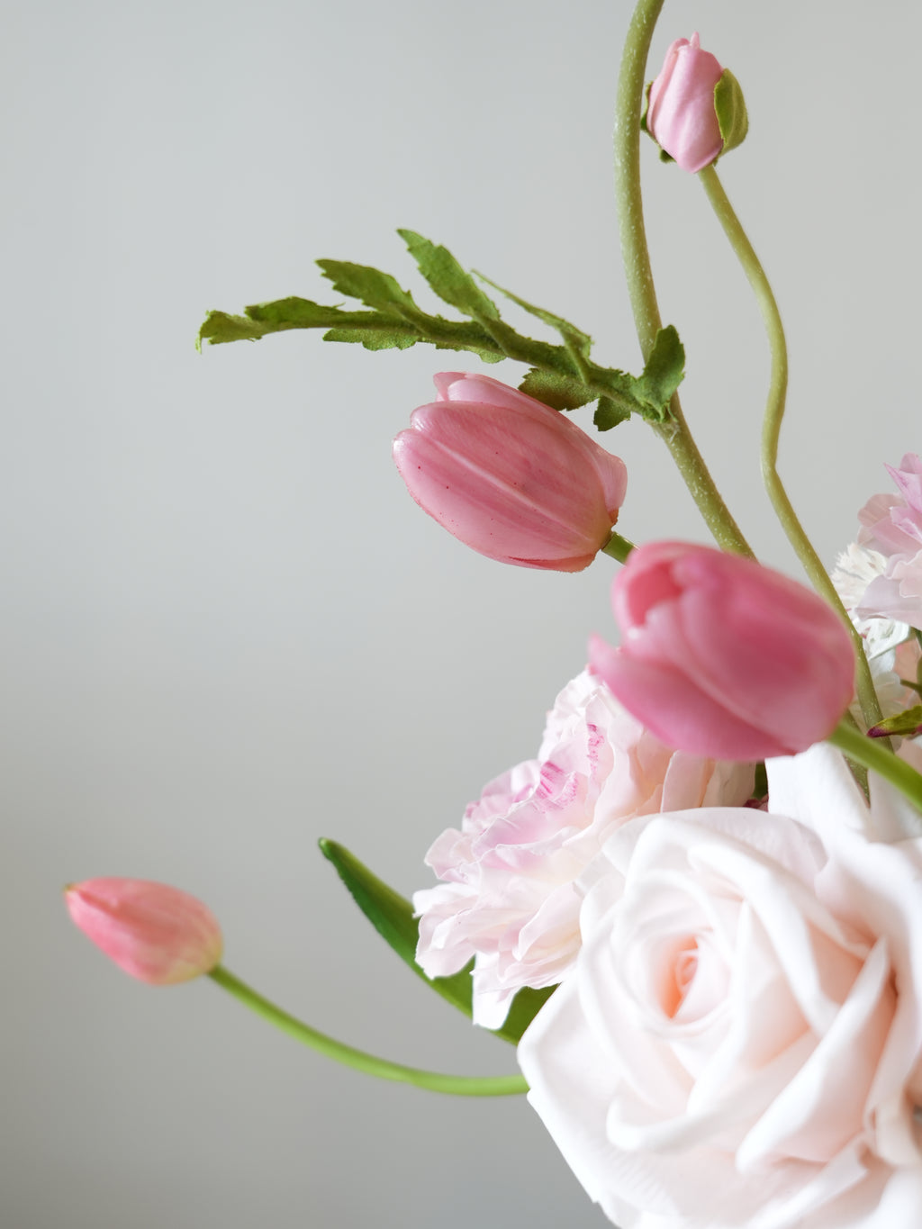 THE AMIRA - Soft Pink and White