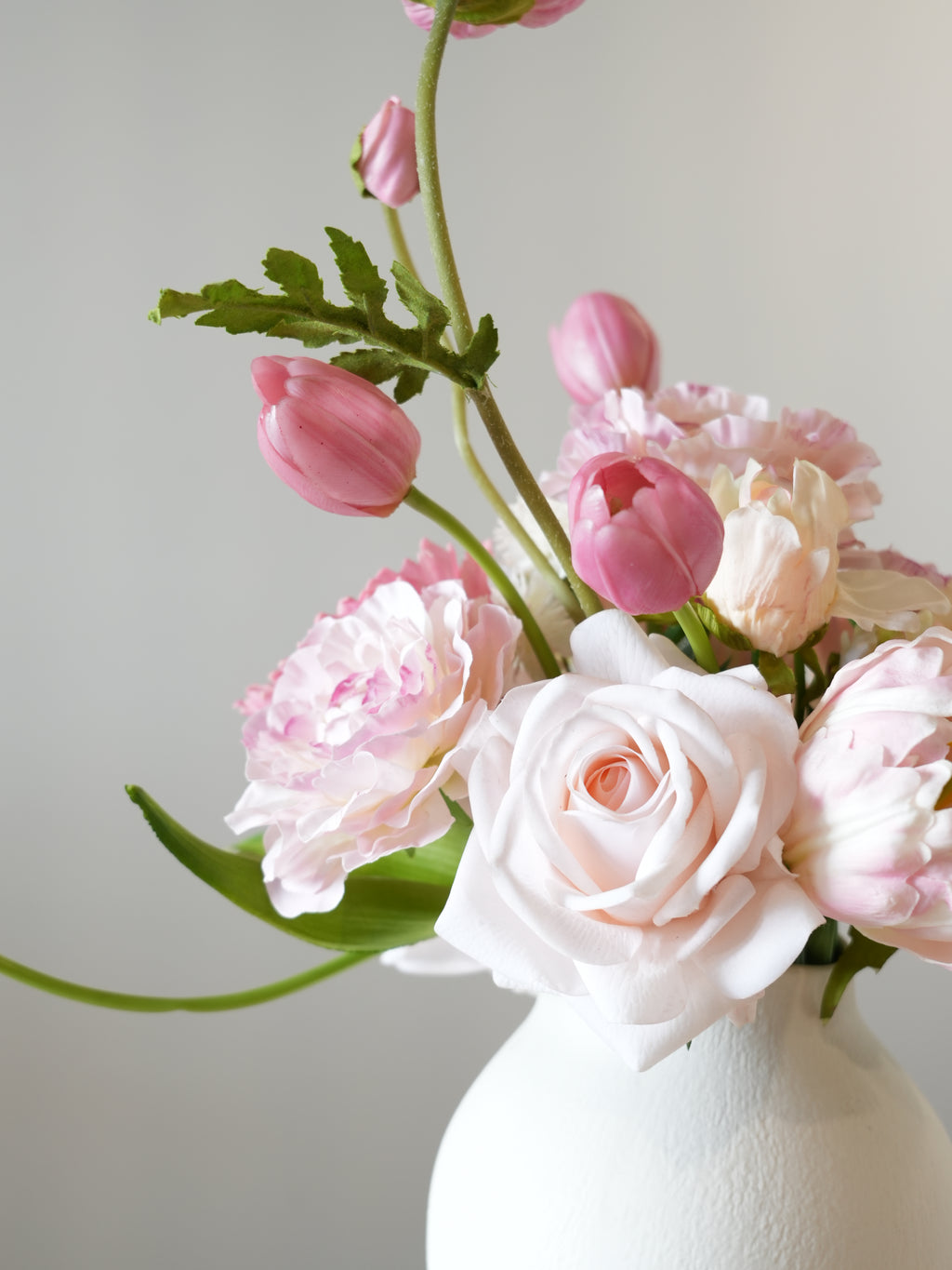 THE AMIRA - Soft Pink and White