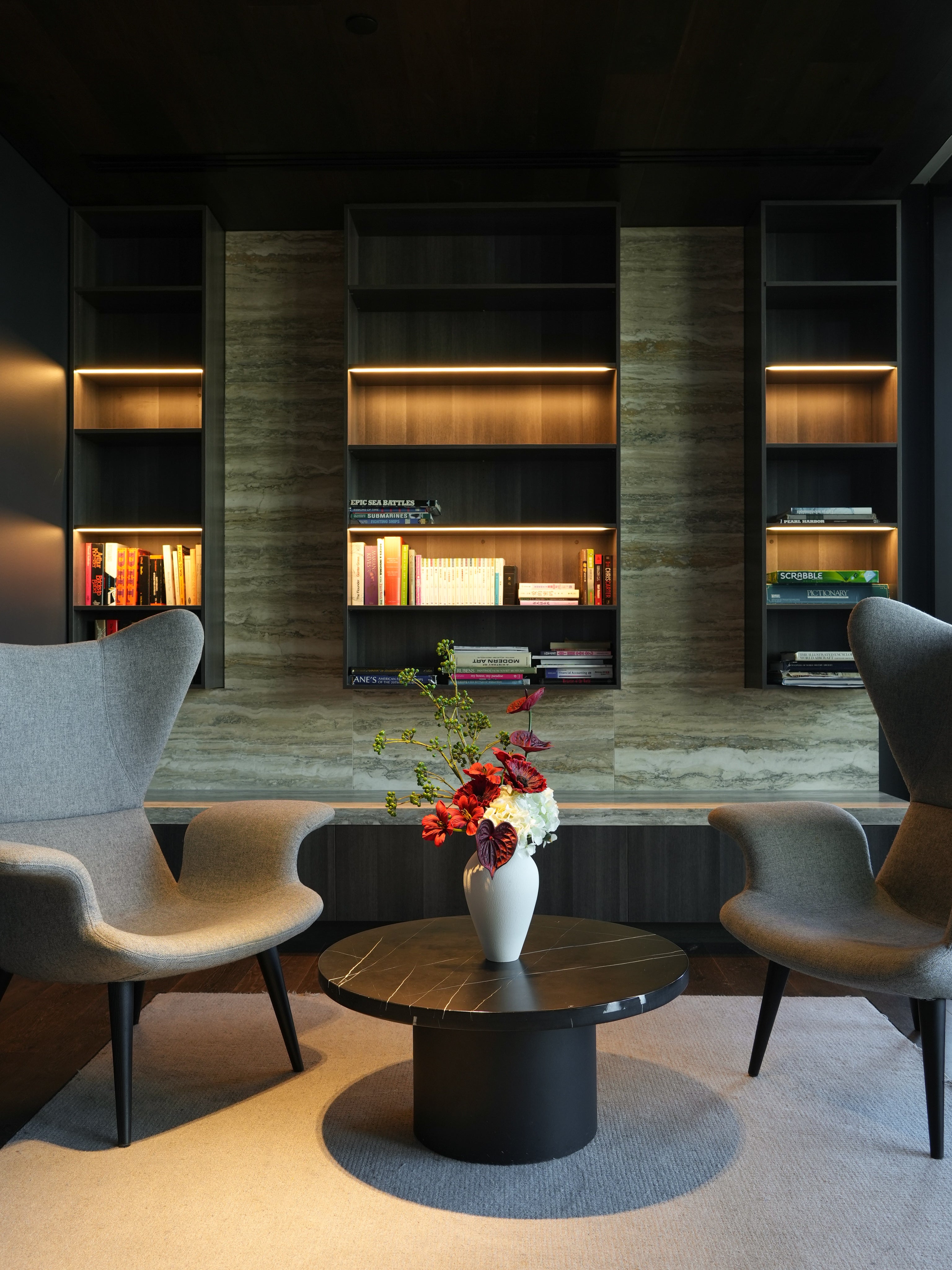 THE EVE - Soft Cream, Red & Green