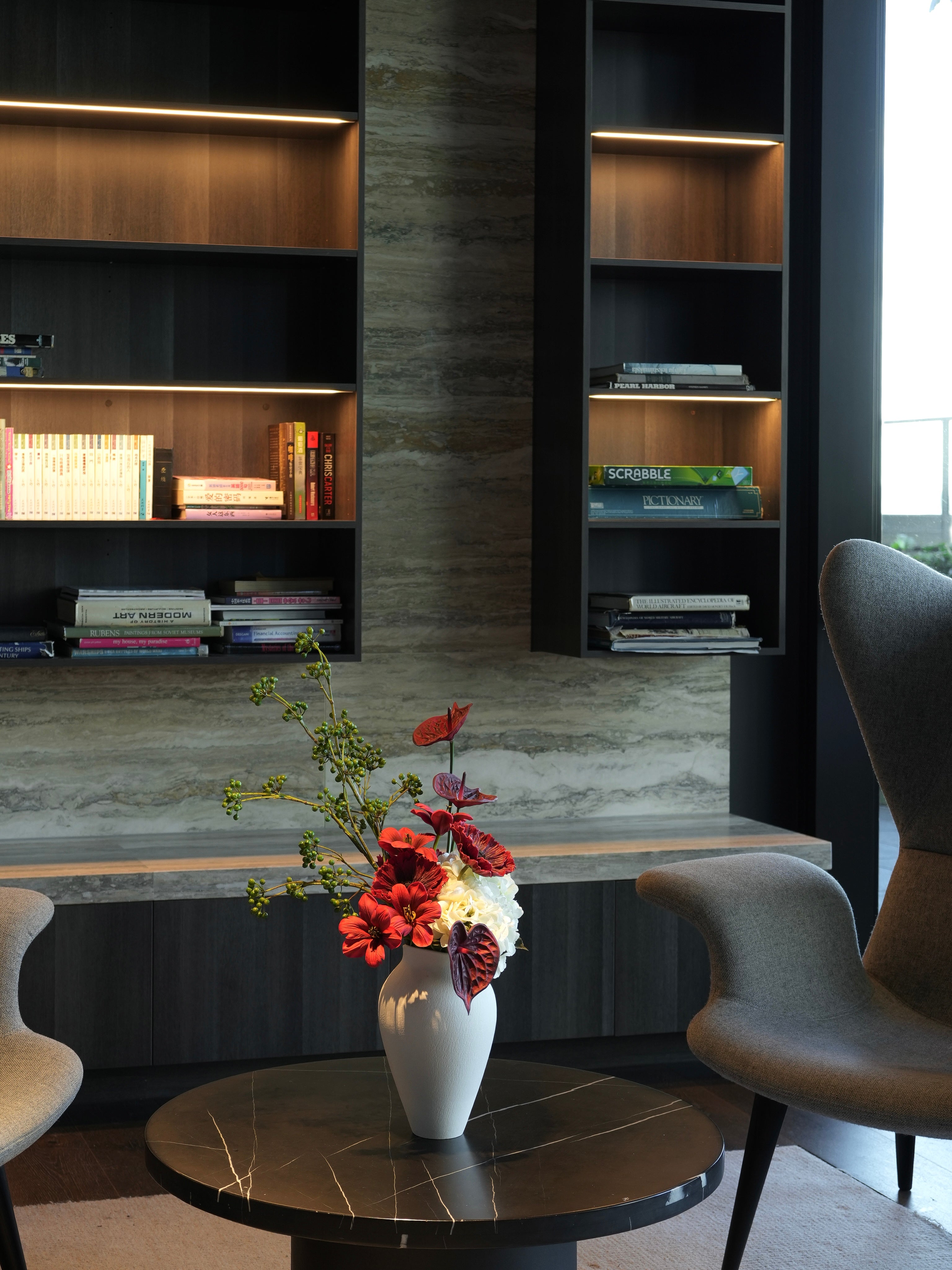 THE EVE - Soft Cream, Red & Green